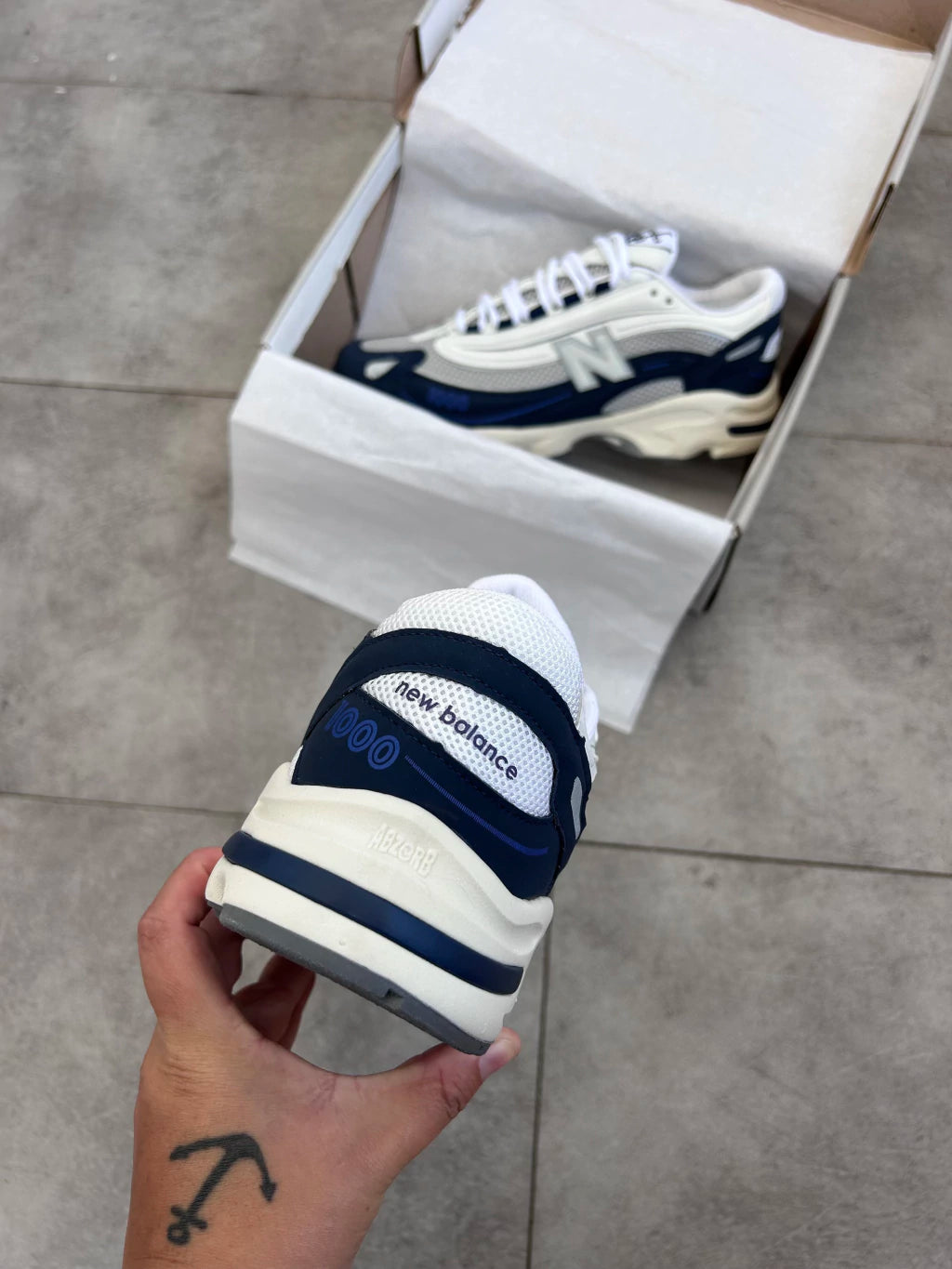 New Balance 1000 - Branco com Azul